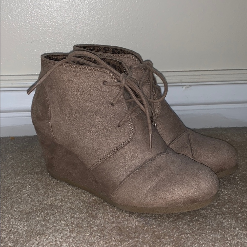 Tan wedges